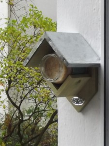 Das Vogelhaus im Einsatz. Das Vogelhaus im Einsatz.