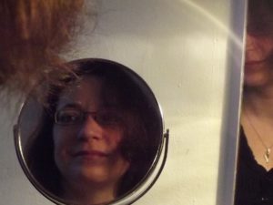 Ein Blick in den Spiegel. Ein Blick dahinter.