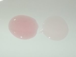 Neutrogena Visibly Clear Pink Grapefruit - Links das Peeling, rechts das Waschgel.