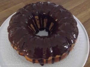 Eierlikör-Gugelhupf mit Schokoguss - eine saftige Köstlichkeit