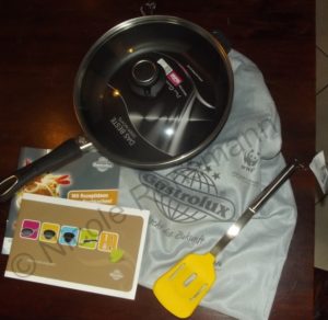 Das Paket enthielt neben der Guss-Bratpfanne von Gastrolux, auch einen Pfannenwender, Broschüren, Rezeptvorschläge und Gutscheine, die ich nach der Testphase hier im Blog verlosen werde.Reinschauen lohnt sich also.